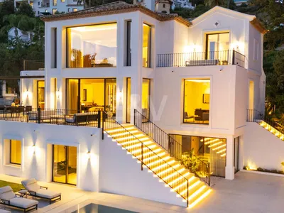 Frontline Golf Luxury with Panoramic Sea, Lake & Mountain Views in Los Arqueros