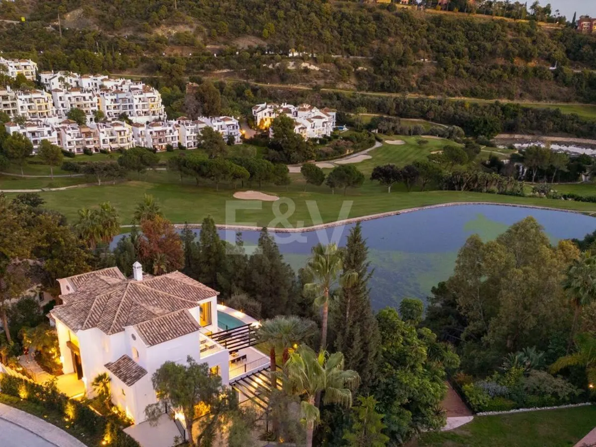 Frontline Golf Luxury with Panoramic Sea, Lake & Mountain Views in Los Arqueros