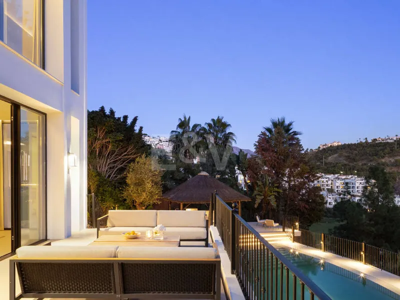 Frontline Golf Luxury with Panoramic Sea, Lake & Mountain Views in Los Arqueros