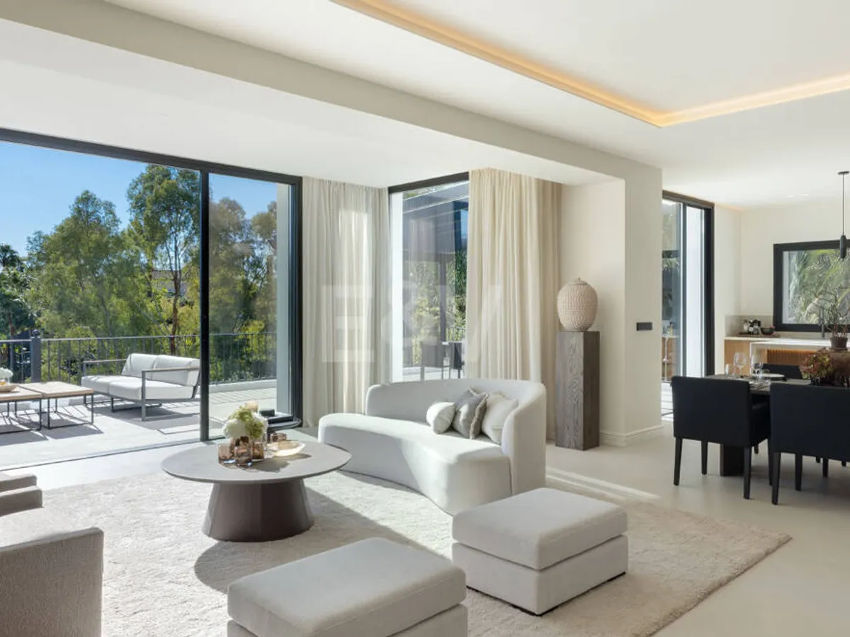 Frontline Golf Luxury with Panoramic Sea, Lake & Mountain Views in Los Arqueros