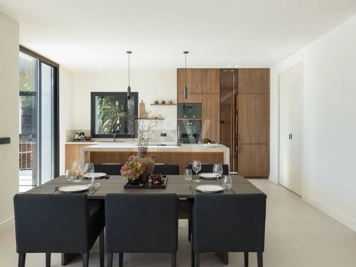 Frontline Golf Luxury with Panoramic Sea, Lake & Mountain Views in Los Arqueros