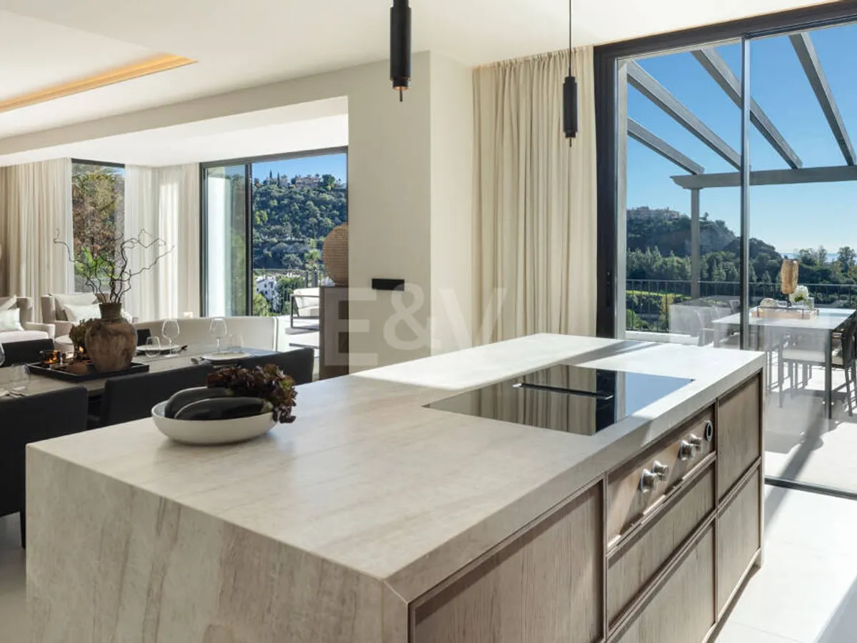 Frontline Golf Luxury with Panoramic Sea, Lake & Mountain Views in Los Arqueros