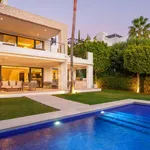 Contemporary Villa in Gated Community in Nueva Andalucía 1