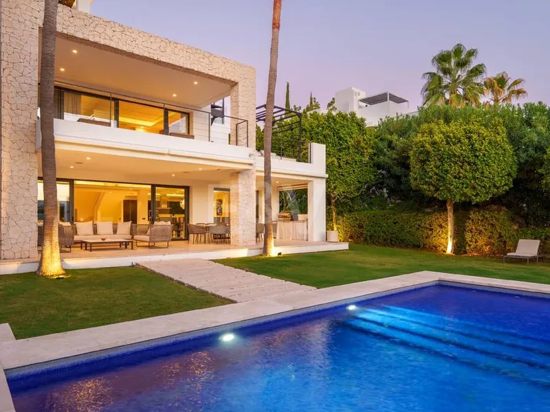 Contemporary Villa in Gated Community in Nueva Andalucía