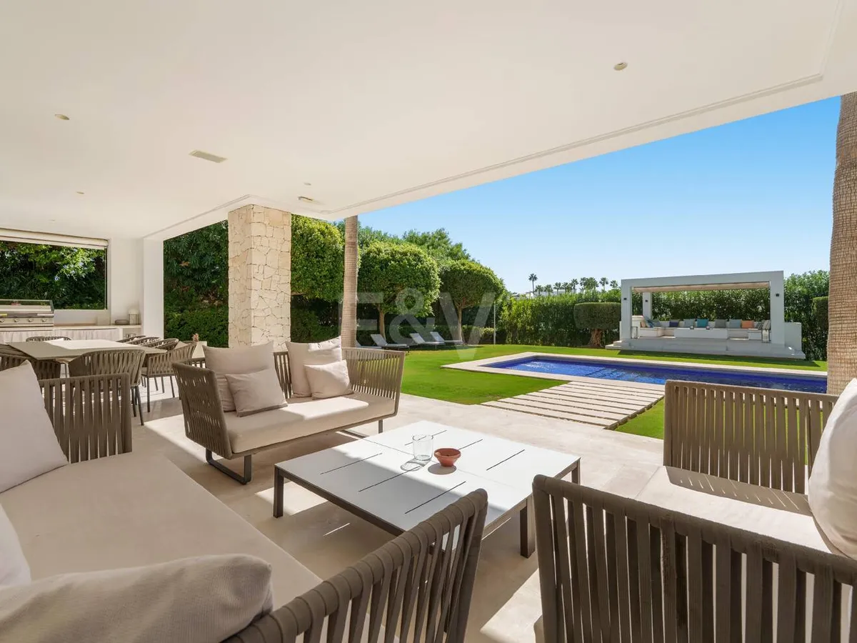 Contemporary Villa in Gated Community in Nueva Andalucía