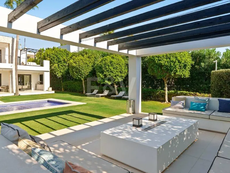 Contemporary Villa in Gated Community in Nueva Andalucía