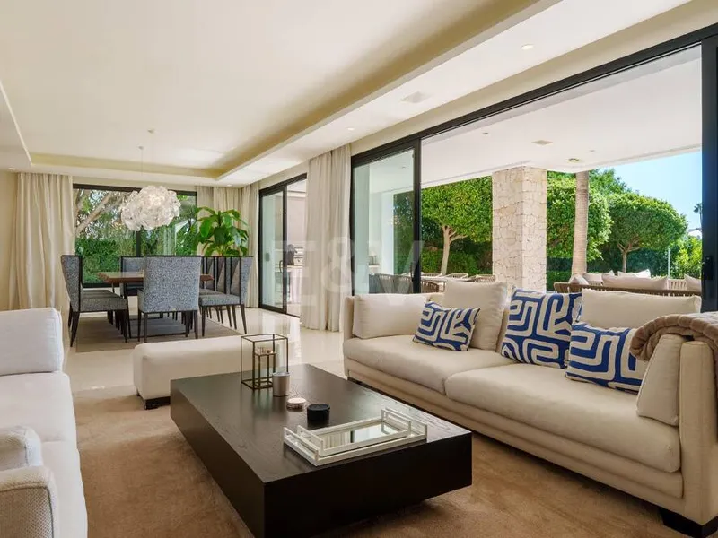 Contemporary Villa in Gated Community in Nueva Andalucía