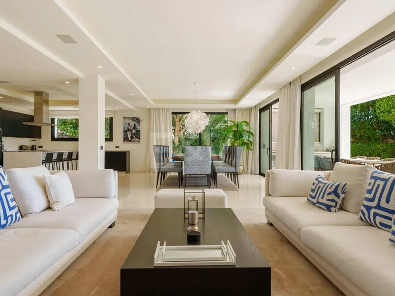 Contemporary Villa in Gated Community in Nueva Andalucía