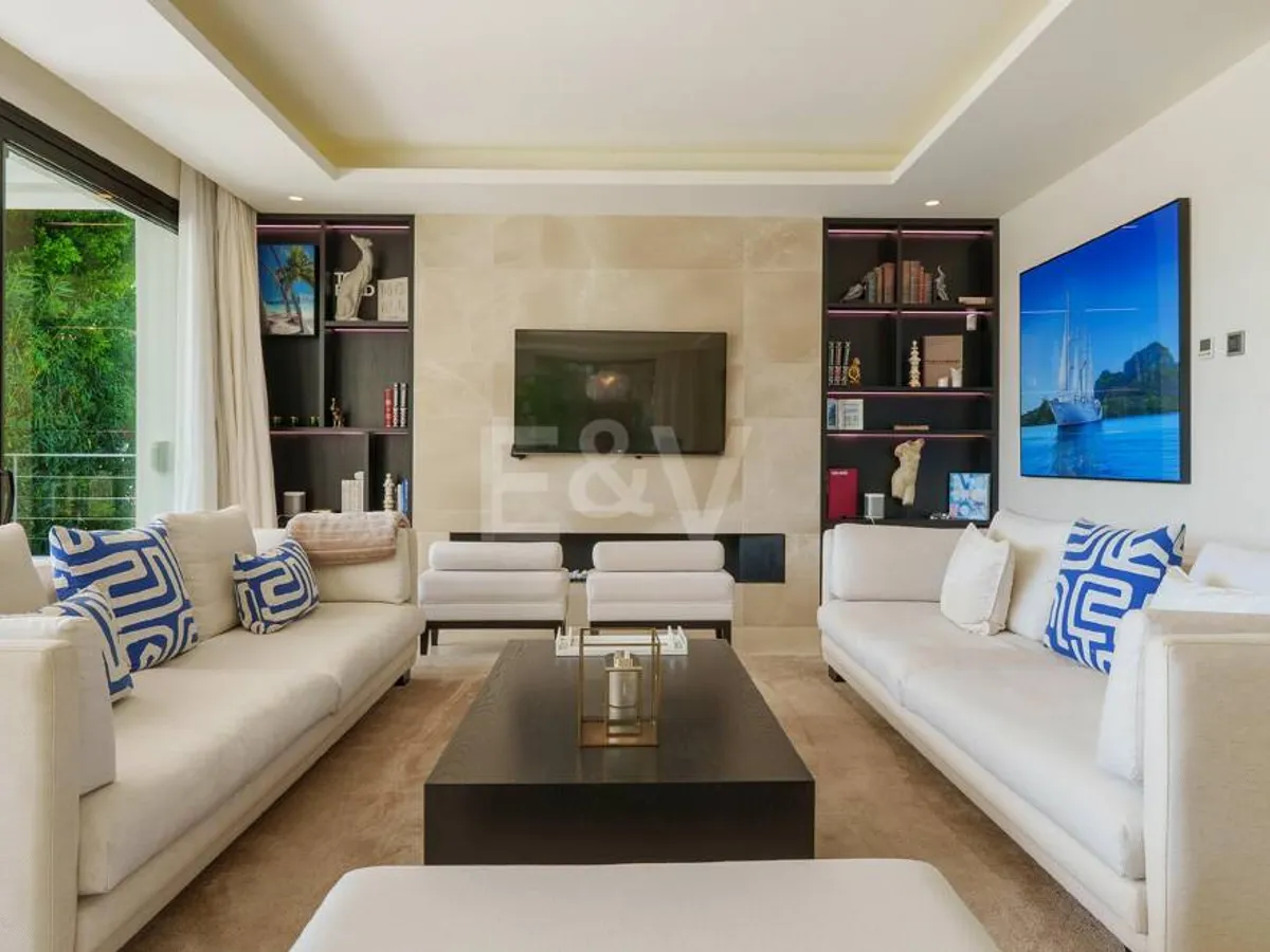 Contemporary Villa in Gated Community in Nueva Andalucía