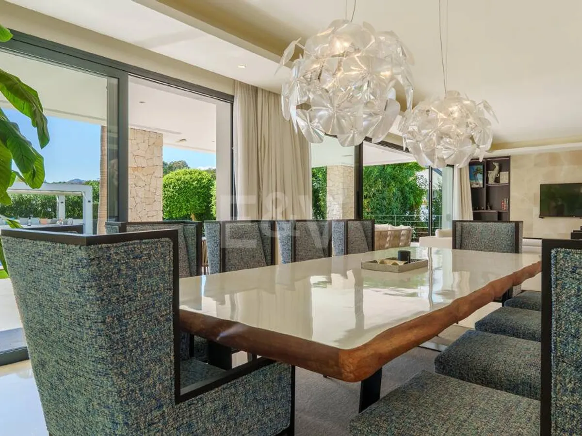 Contemporary Villa in Gated Community in Nueva Andalucía