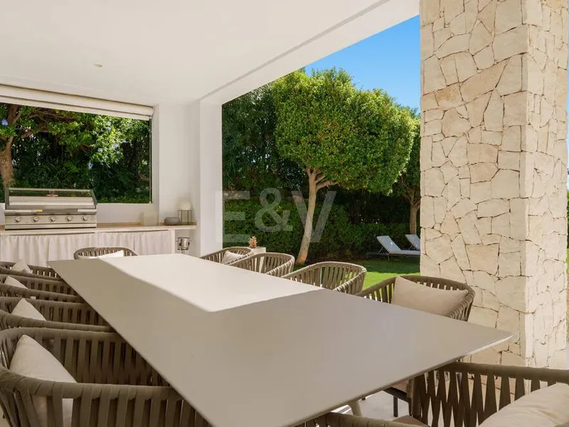 Contemporary Villa in Gated Community in Nueva Andalucía