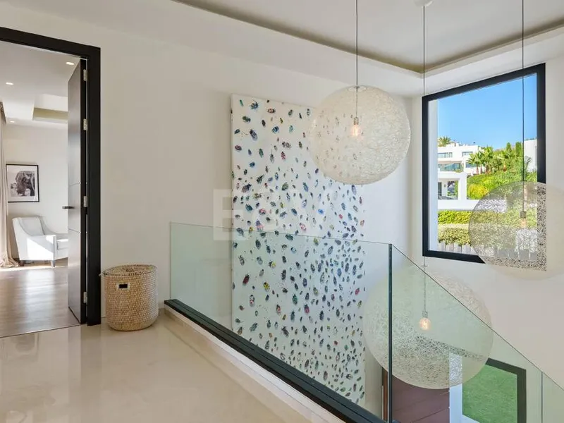 Contemporary Villa in Gated Community in Nueva Andalucía