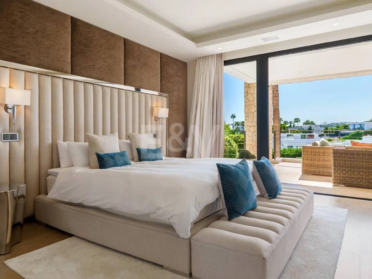 Contemporary Villa in Gated Community in Nueva Andalucía