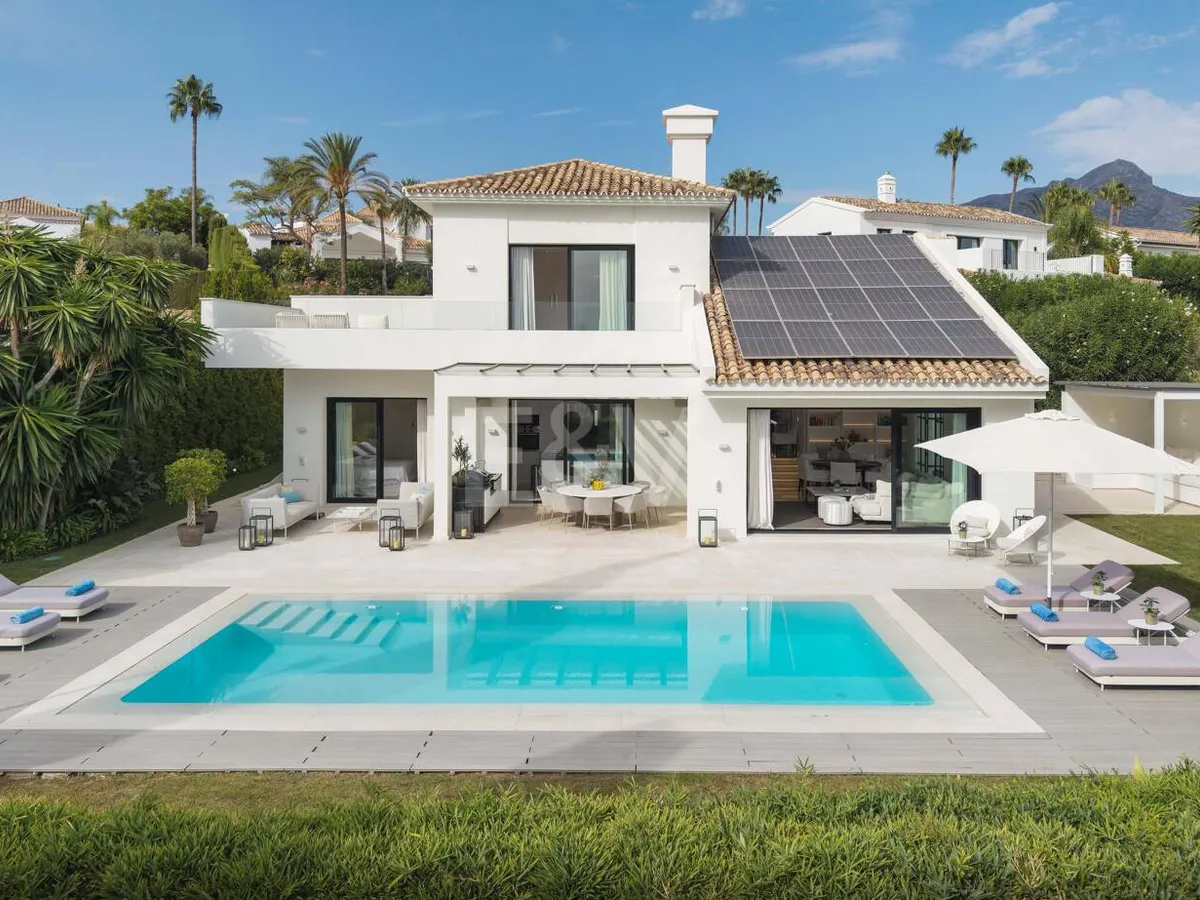 Stunning villa with panoramic views in Los Naranjos Golf area