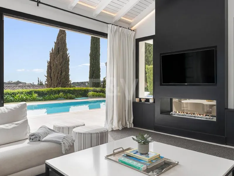 Stunning villa with panoramic views in Los Naranjos Golf area