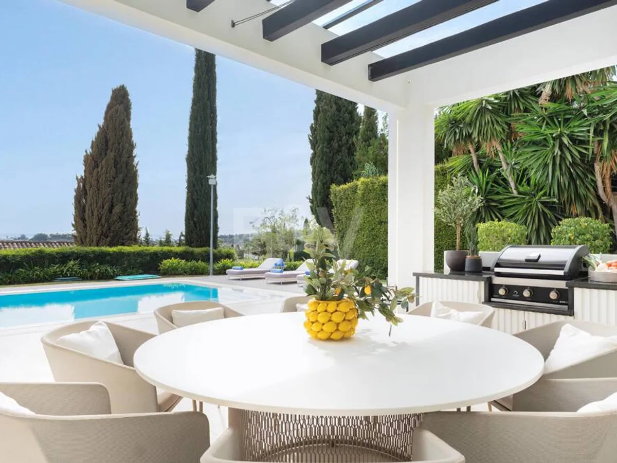 Stunning villa with panoramic views in Los Naranjos Golf area