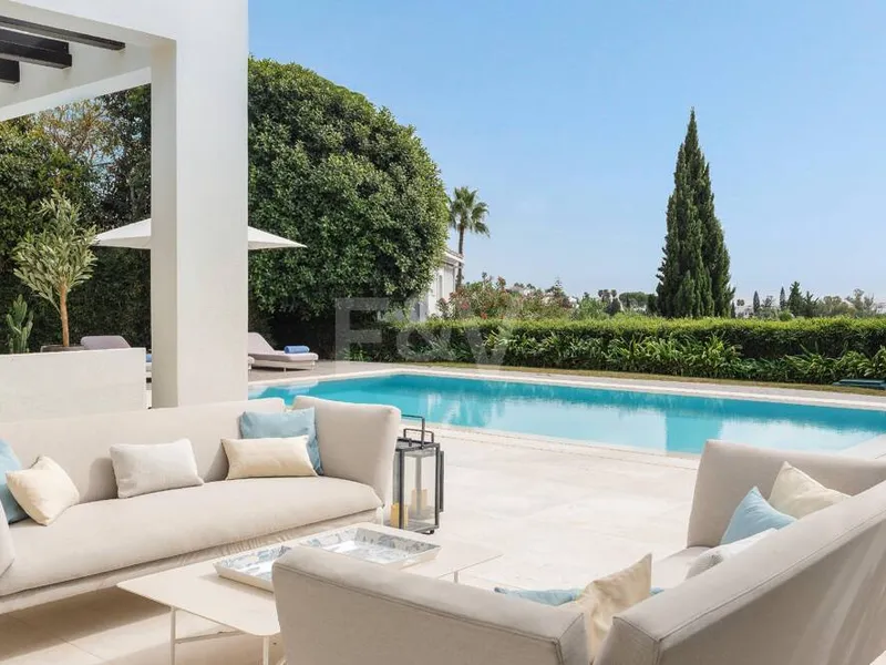 Stunning villa with panoramic views in Los Naranjos Golf area