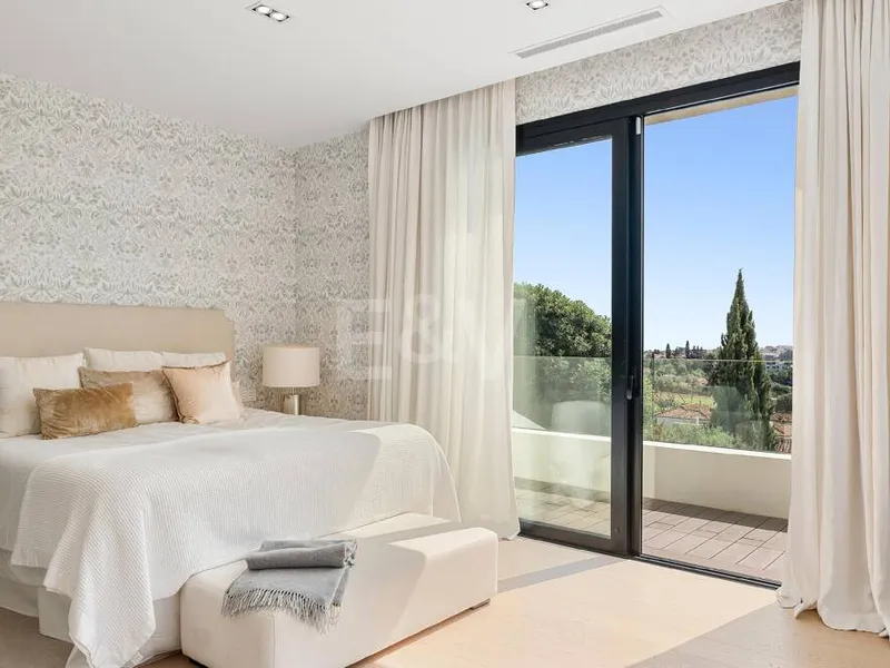 Stunning villa with panoramic views in Los Naranjos Golf area