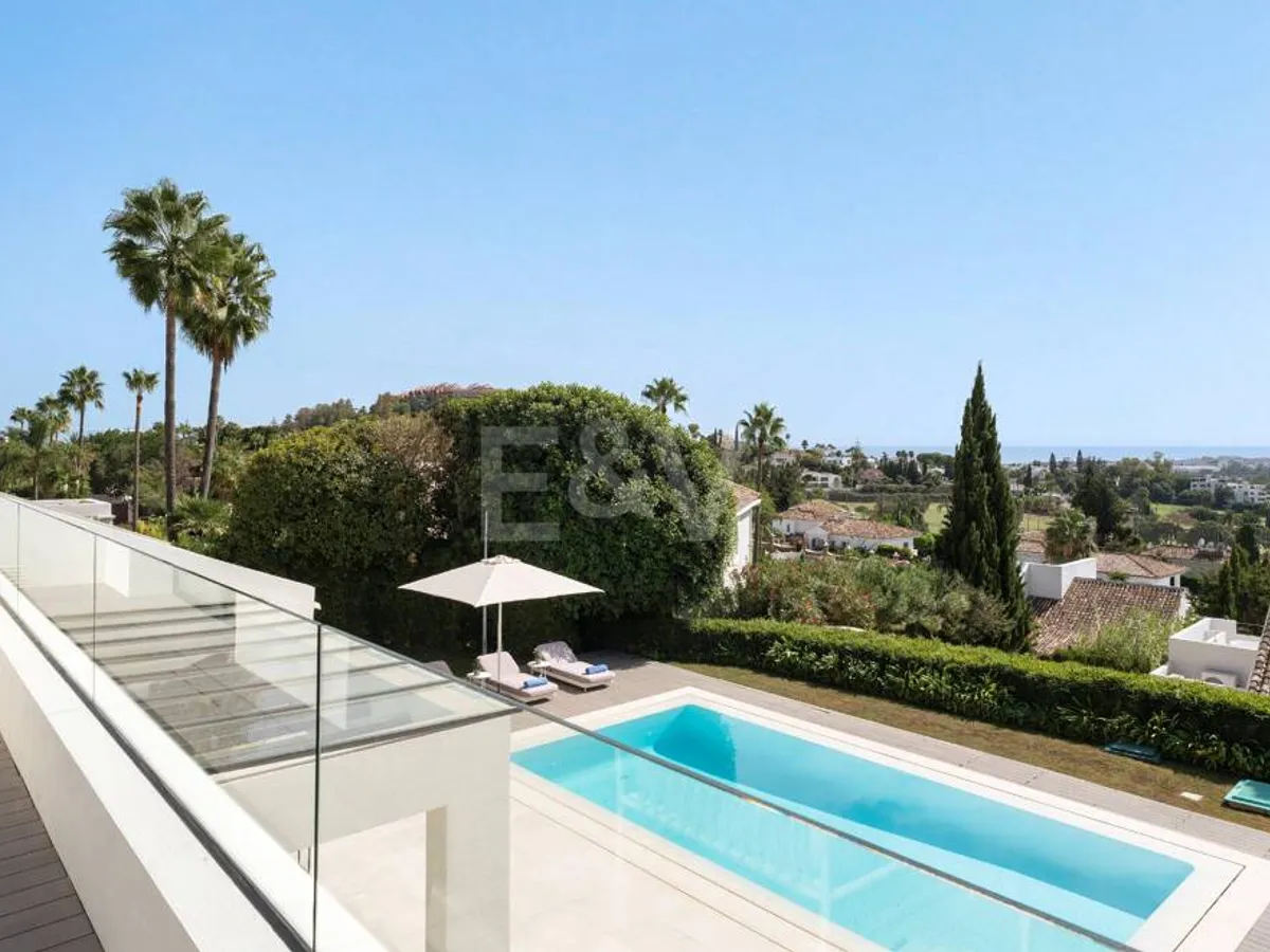 Stunning villa with panoramic views in Los Naranjos Golf area