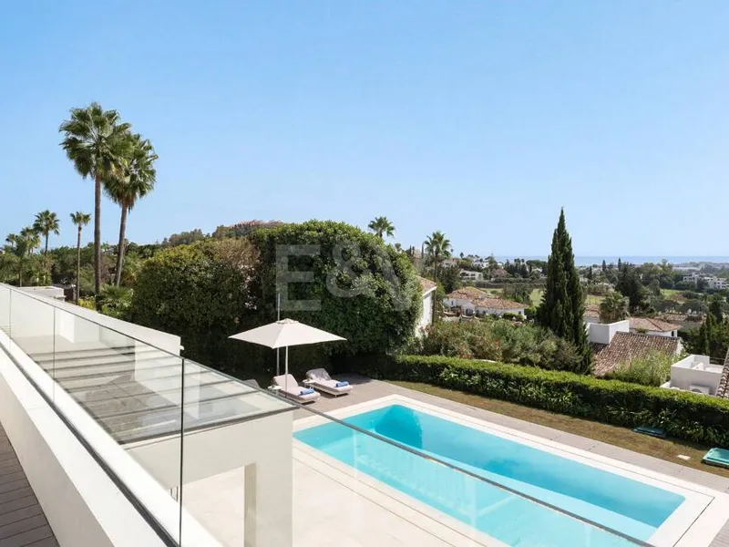 Stunning villa with panoramic views in Los Naranjos Golf area