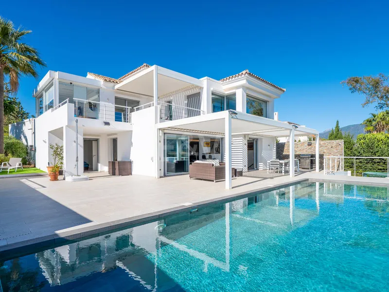 Contemporary Luxury Villa with Sea and Mountain Views