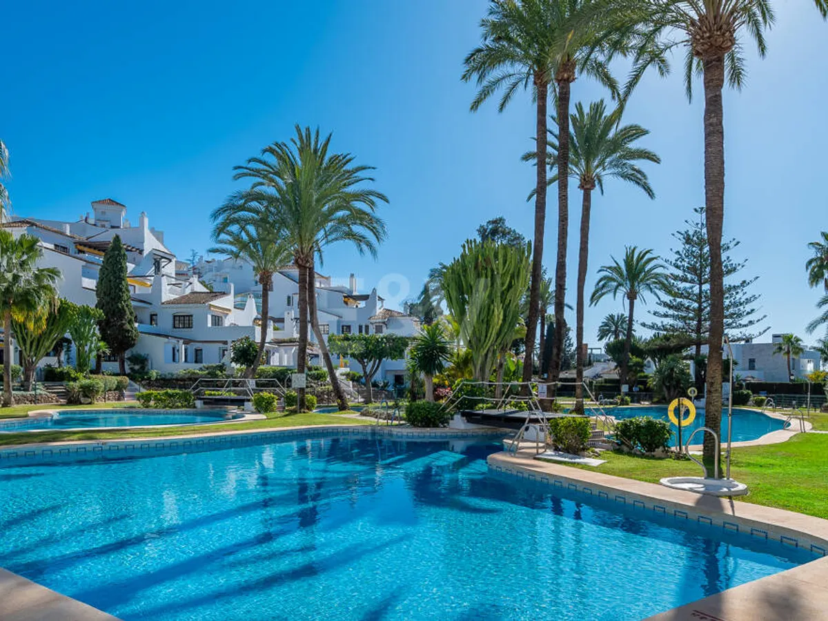Elegant 3 Bedroom Apartment in Aldea Blanca, Walking Distance to Puerto Banús