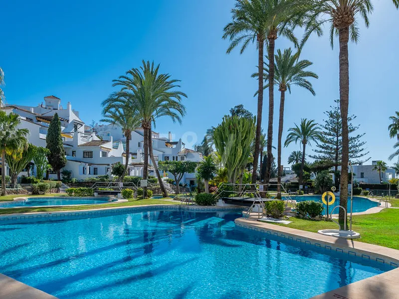 Elegant 3 Bedroom Apartment in Aldea Blanca, Walking Distance to Puerto Banús