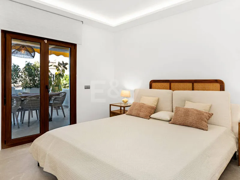 Elegant 3 Bedroom Apartment in Aldea Blanca, Walking Distance to Puerto Banús