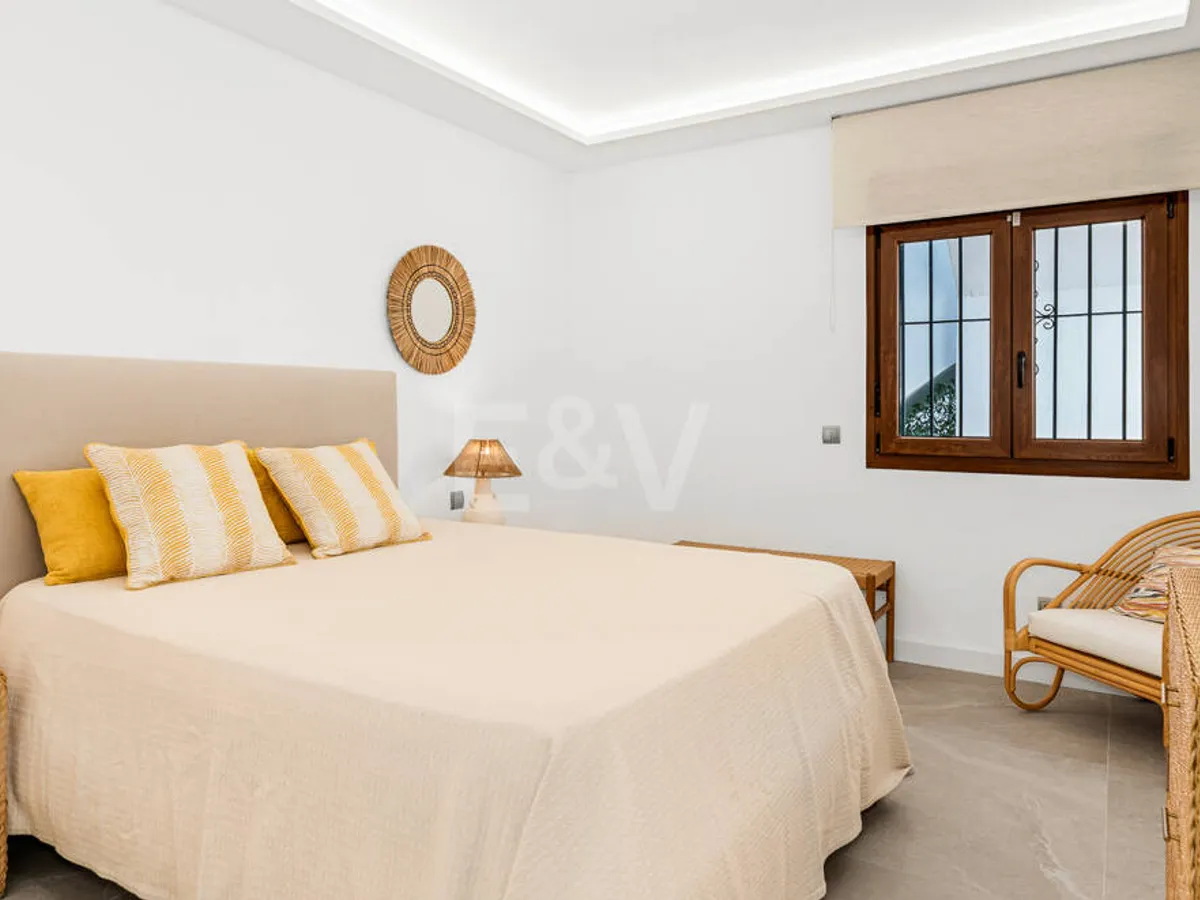 Elegant 3 Bedroom Apartment in Aldea Blanca, Walking Distance to Puerto Banús