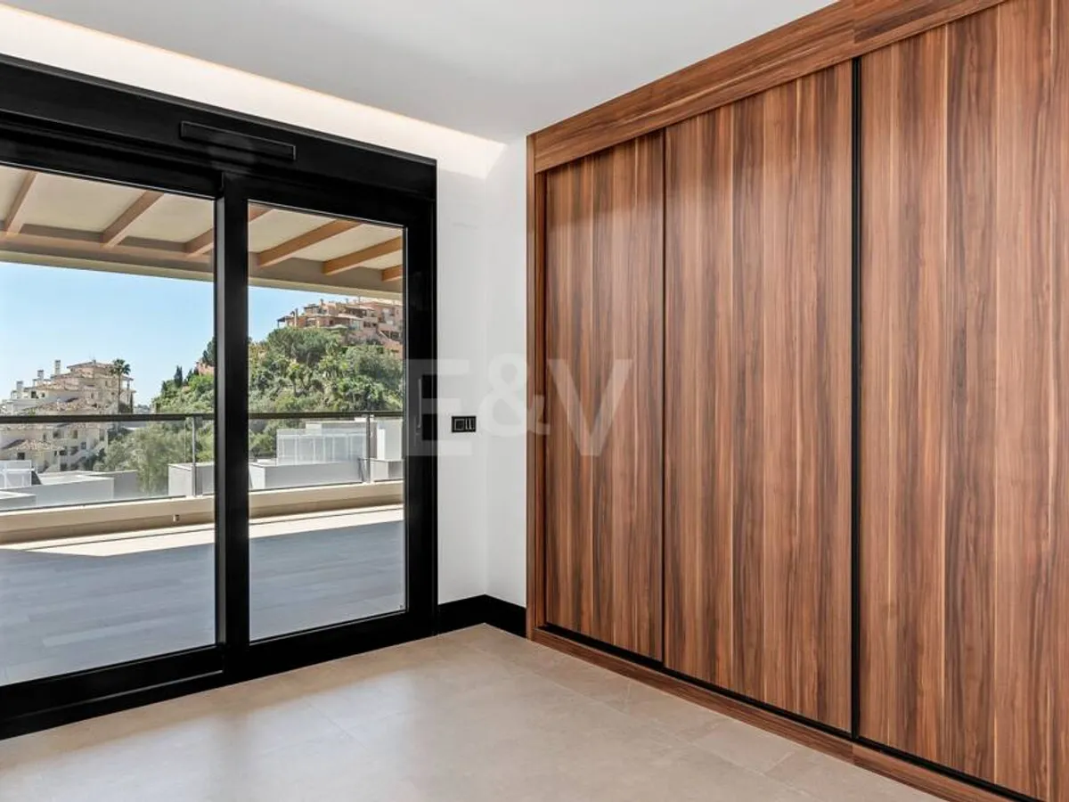 Luxury brand new apartment with open sea views