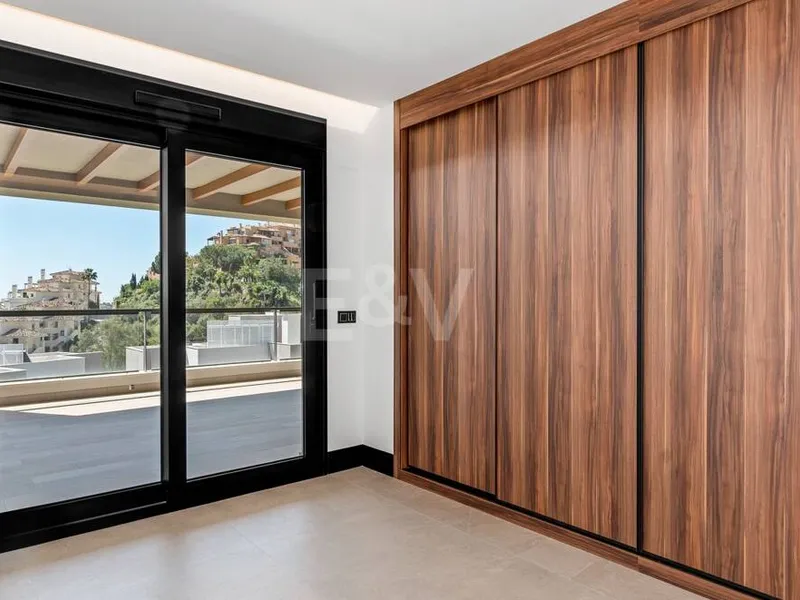 Luxury brand new apartment with open sea views