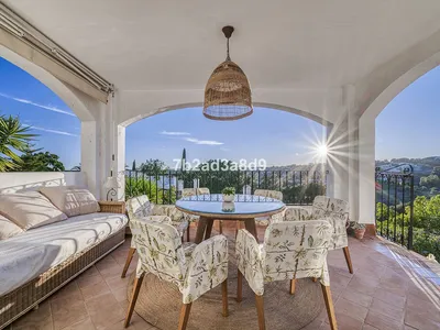 5 Bedroom Middle Floor Apartment in Nueva Andalucía