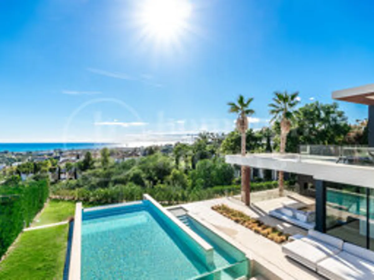 Villa Spectre - Contemporary 5-Bedroom Villa with Sea Views