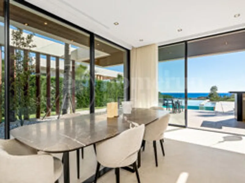 Villa Spectre - Contemporary 5-Bedroom Villa with Sea Views