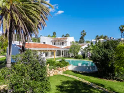 Casa Jori - Six Bedrooms Villa steps from the Beach