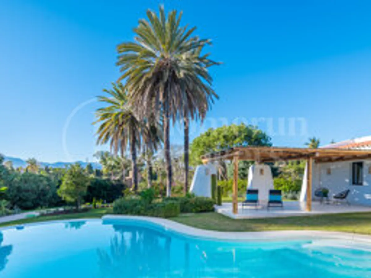 Casa Jori - Six Bedrooms Villa steps from the Beach