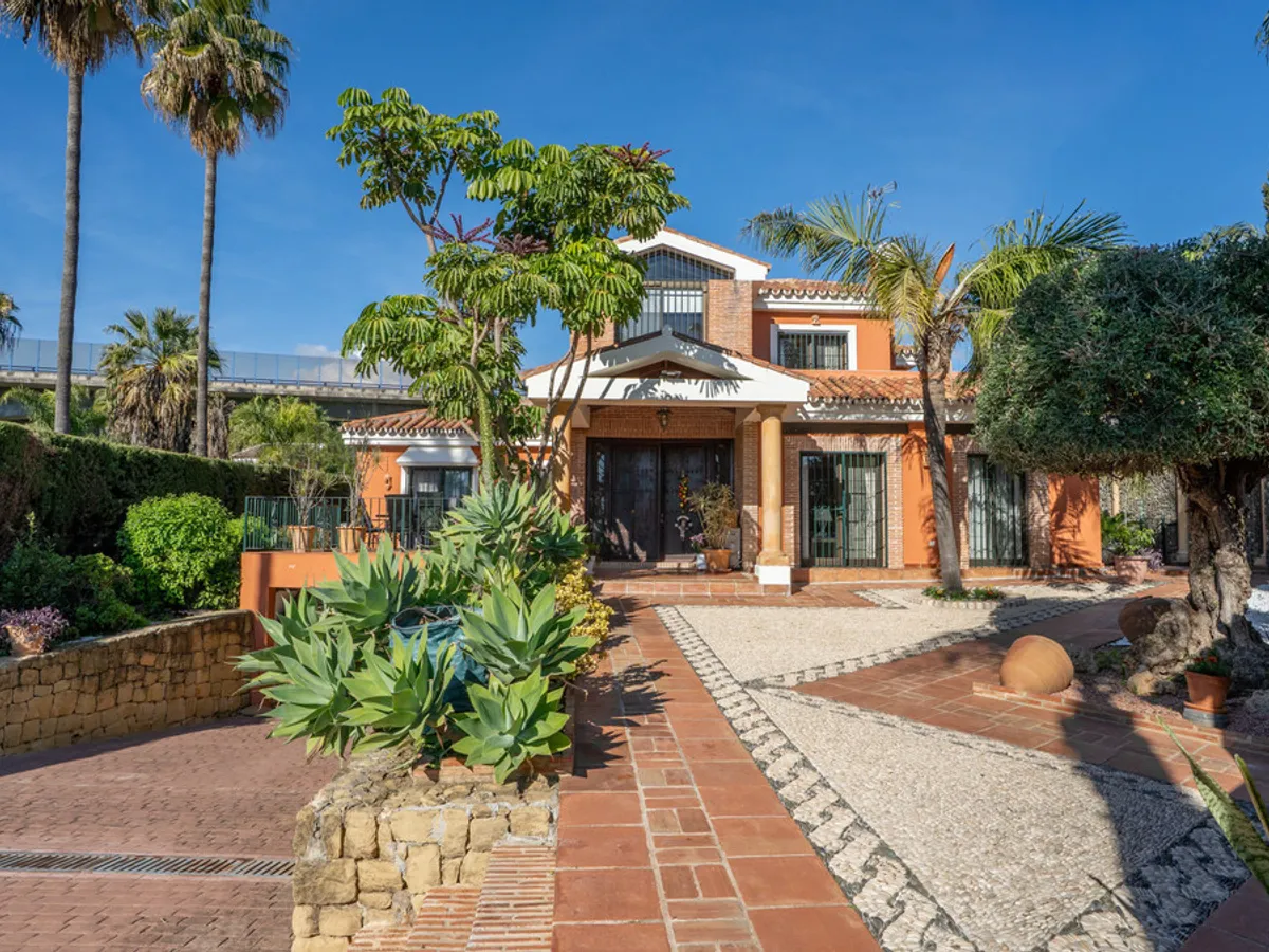 5 Bedroom Detached Villa in Nueva Andalucía