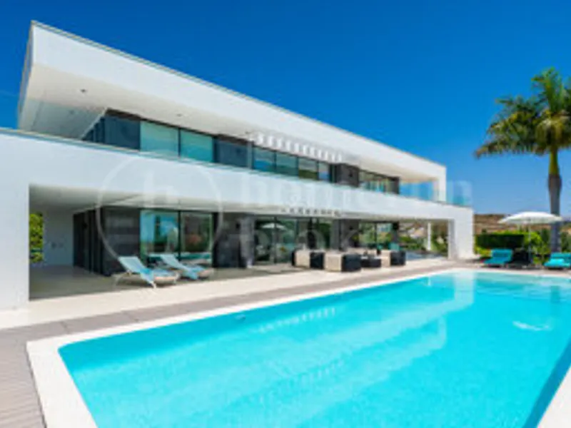 Villa Eagle - Luxury Six-Bedroom Villa with Panoramic Sea & Golf Views