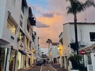 2 Bedroom Middle Floor Apartment in Puerto Banús