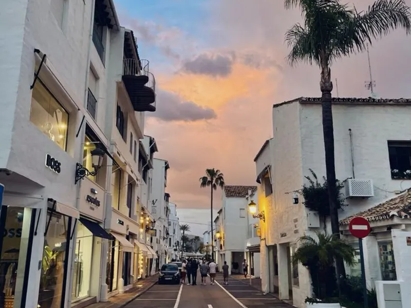 2 Bedroom Middle Floor Apartment in Puerto Banús