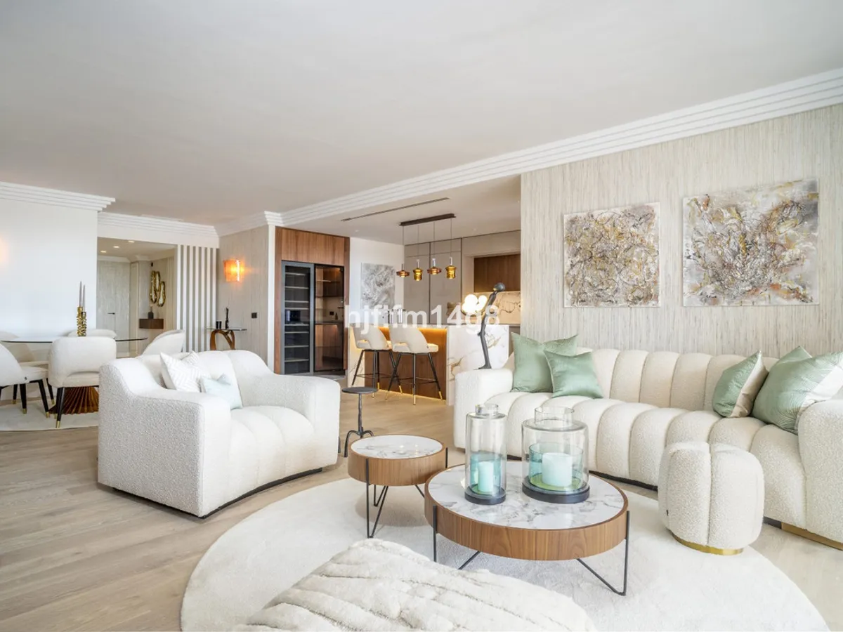 4 Bedroom Middle Floor Apartment in Nueva Andalucía