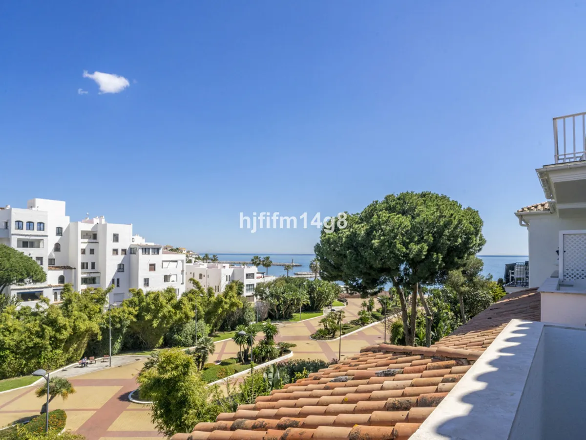 2 Bedroom Middle Floor Apartment in Puerto Banús