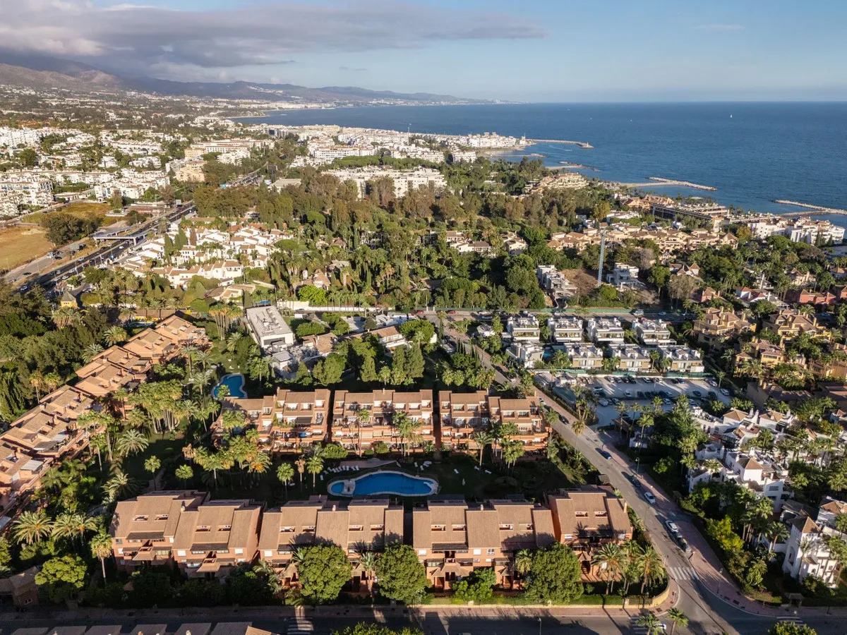 2 Bedroom Middle Floor Apartment in Puerto Banús