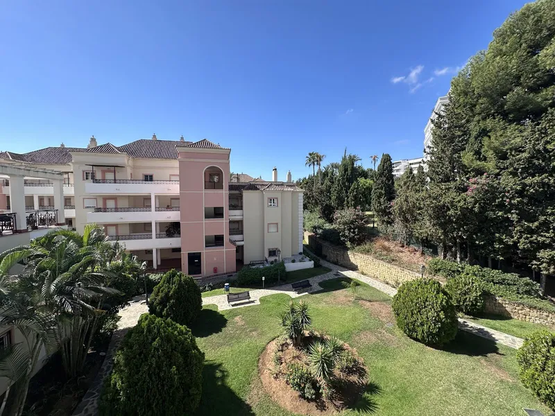 2 Bedroom Middle Floor Apartment in Nueva Andalucía