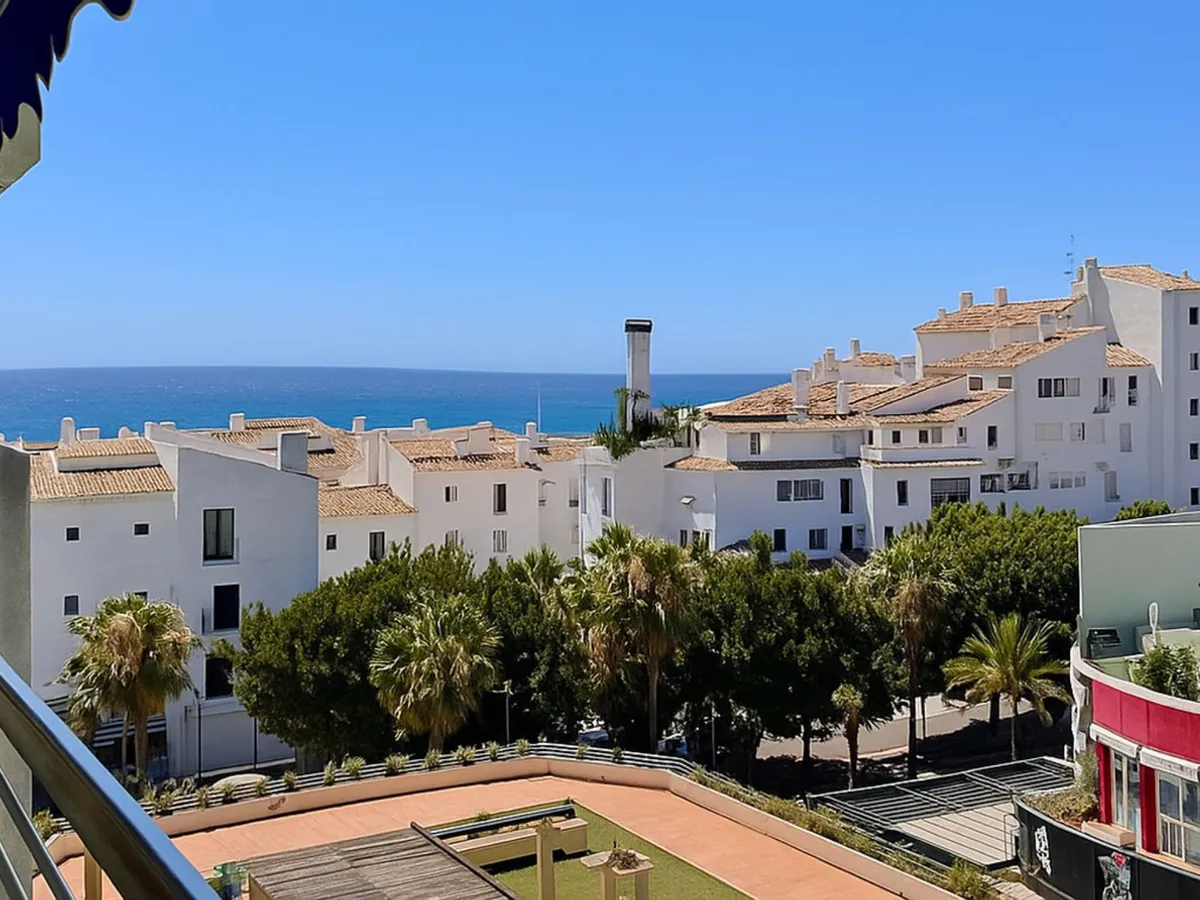 2 Bedroom Middle Floor Apartment in Puerto Banús