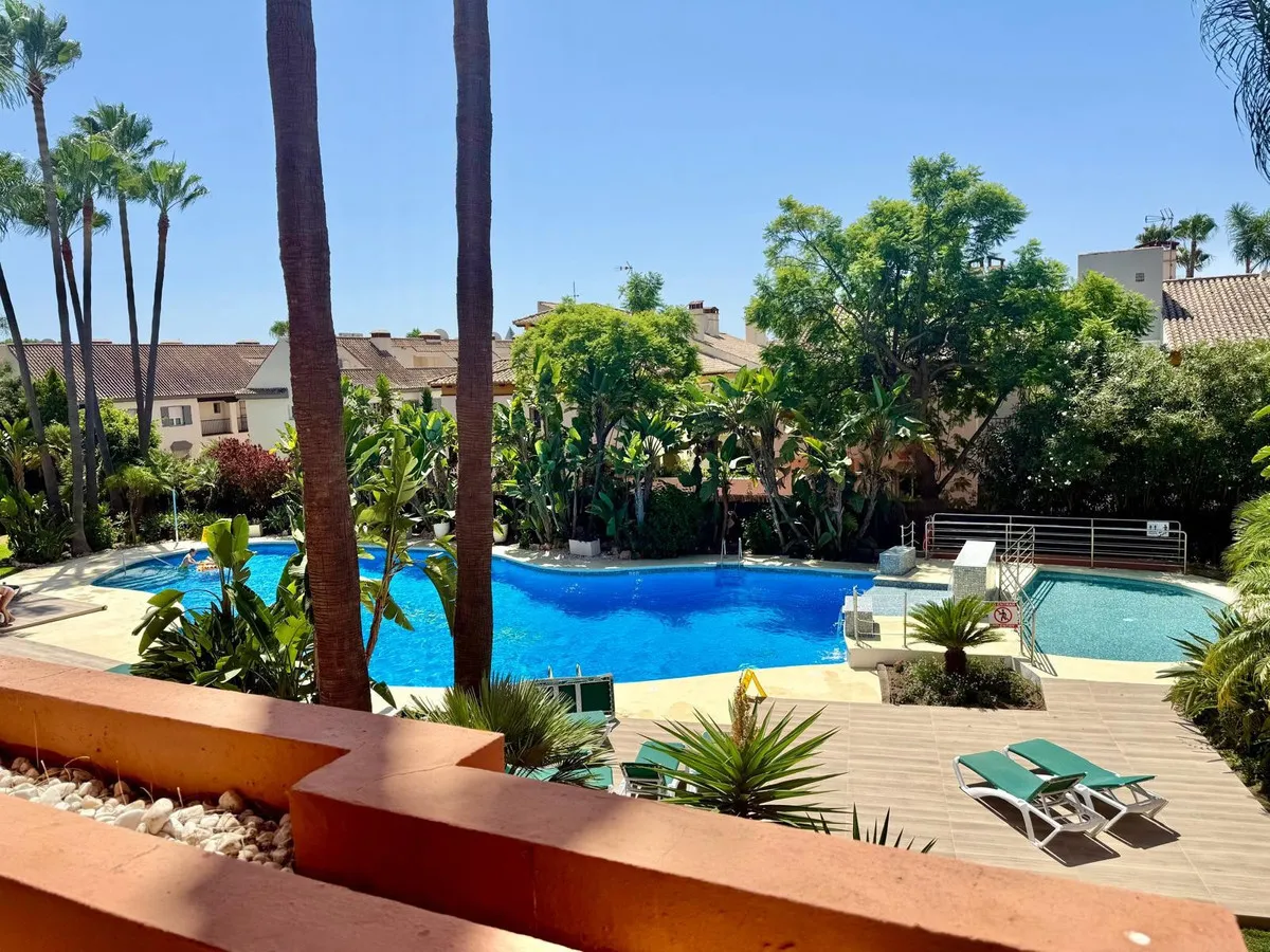 2 Bedroom Middle Floor Apartment in Puerto Banús