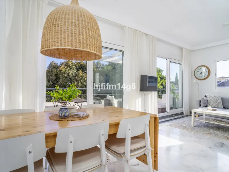 2 Bedroom Middle Floor Apartment in Nueva Andalucía