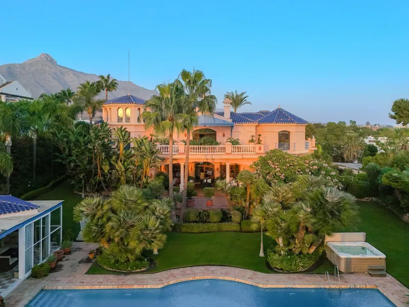 6 Bedroom Detached Villa in Nueva Andalucía