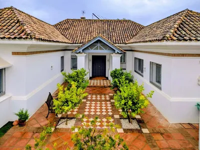 7 Bedroom Detached Villa in Nueva Andalucía