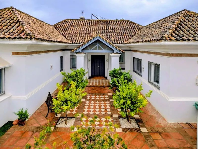 7 Bedroom Detached Villa in Nueva Andalucía